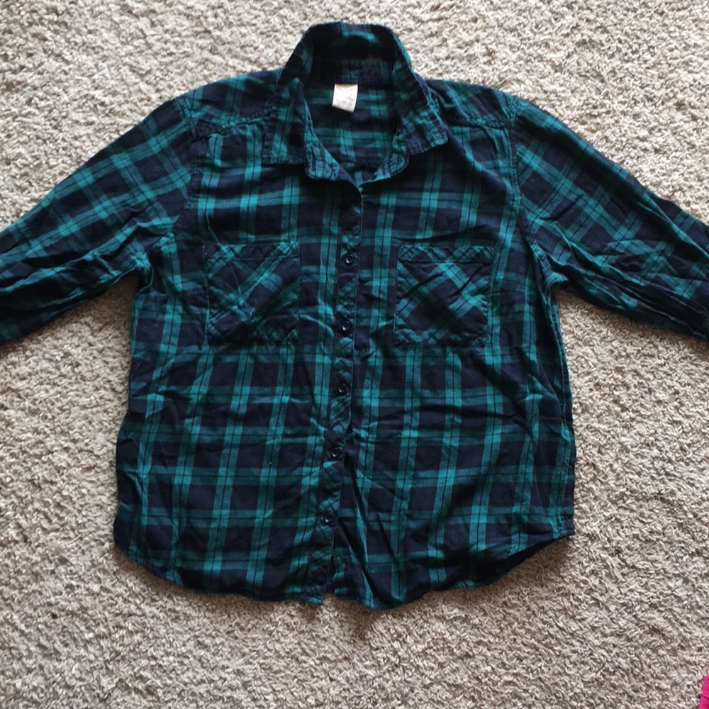 Plaid long-sleeved button up